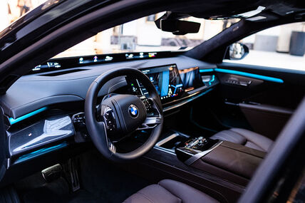 BMW 740 xDrive (1).jpg