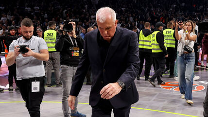 Željko Obradović izlazi sa terena Beogradske arene posle utakmice Partizan Panatinaikos