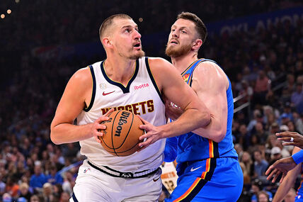 Nikola Jokić u duelu sa Hartenštajnom.