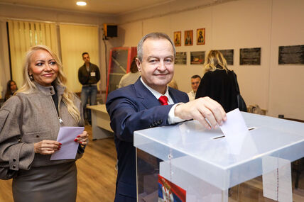 Ivica Dačić glasao (2).jpg