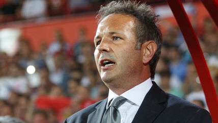 Siniša Mihajlović peva himnu Srbije.