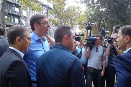 Vučić posetio migrante u parku kod Autobuske stanice Beograd 