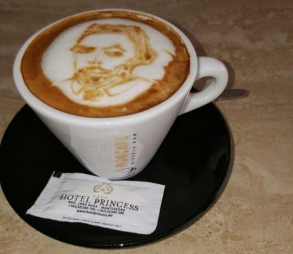 Radul Dubljević - barista - slike na peni kafe