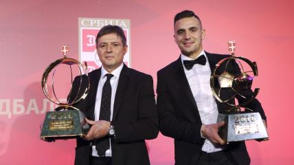 Dragan Stojković Piksi i Dušan Tadić dobitnici priznanja FSS za 2016. godinu kao najbolji trener i najbolji igrač.