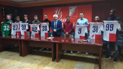 S leva na desno: Nemanja Toroman, Andrej Jakovljević, Marko Bjeković, Milan Vidakov, Igor Jeličić, Bojan Matić, Vuk Mitošević i Seku Kone.