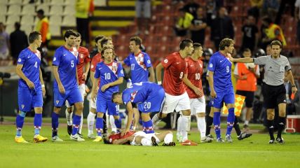 Josip Džo Šimunić povreda Miralem Sulejmani na Srbija - Hrvatska 1:1