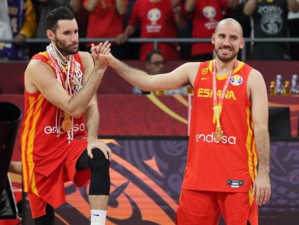 Rudi Fernandez i Kino Kolom sa zlatom Mundobasketa u Kini.