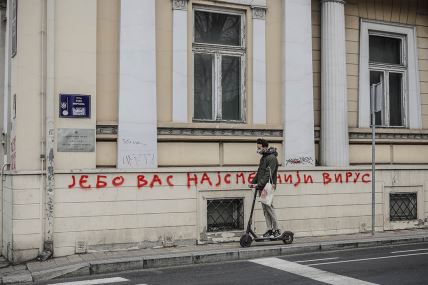 Električni trotineti da li električni trotineti treba da se voze po trotoaru