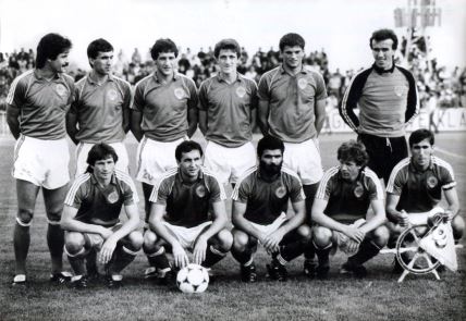 Luka Peruzović, Zoran Vujović, Ljubomir Radanović, Mirza Kapetanović, Ivan Gudelj, Zoran Simović, Sulejman Halilović, Dragan Mance, Blaž Slišković, Dusan Pešić i Zlatko Vujović, fudbaleri reprezentacije Jugoslavije na prijateljskoj utakmici u Kladovu, oktobar 1983.