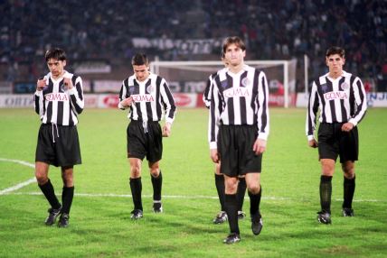 Dragan Ćirić, Zoran Mirković, Dražen Bolić i Veljko Paunović poraženi odlaze iz Ljutice Bogdana (Crvena zvezda - Partizan 2:0, 26. oktobar 1994).