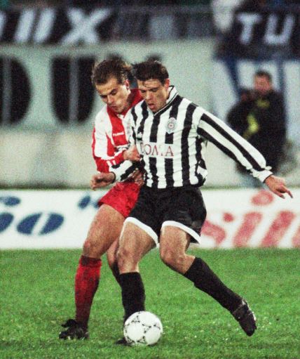 Savo Milošević i Nebojša Bandović u duelu na polufinalu Kupa (Partizan - Crvena zvezda, 6. april 1994. godine).