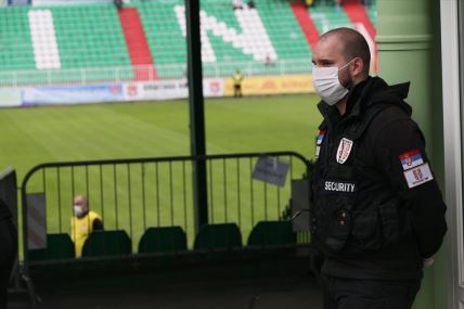 fudbaler Crvene zvezde na utakmici Kupa Srbije protiv Indjije na stadionu Indjije, Indjija, 02.06.2020. godine Foto: Marko Metlas Fudbal, Crvena zvezda, Kup Srbije, Indjija