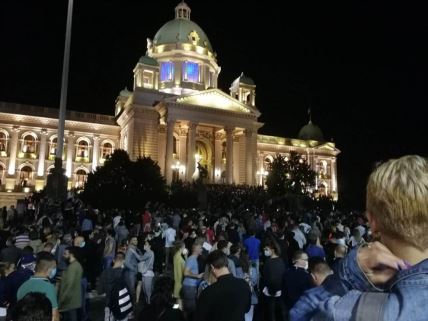 Protest Skupština- incidenti- sukobi s policijom - najnovije vesti