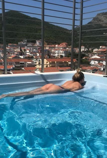 Milica Todorović gola slika bazen Instagram