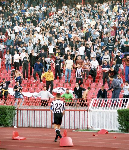 20 godina prekid 115. večiti derbi Zvezda - Partizan 15. oktobar 2000. tuča igrači i navijači