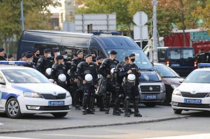 napadi na policiju u srbiji tuca pucanje ubadanje ujedanje opasno po zivot problemi neprijatosti mup