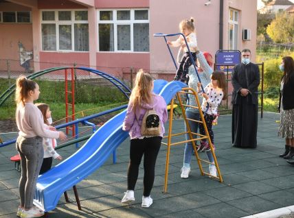 mozzart kampanja crkva svetih apostola petra i pavla decje igraliste grocka