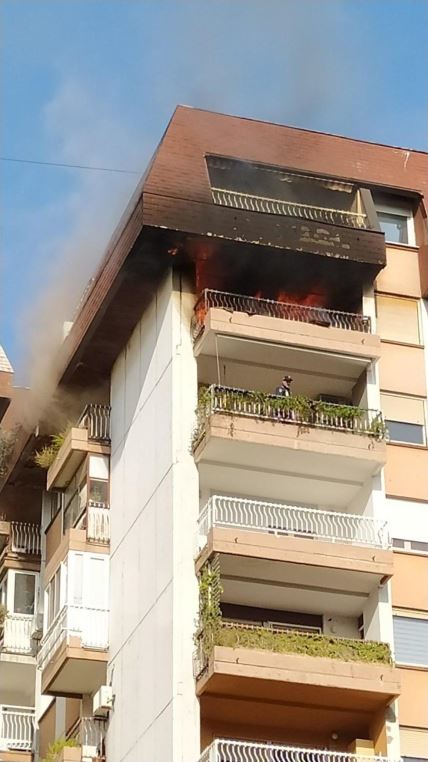 pozar na dorcolu povredjena devojka zena zarobljena u kuci