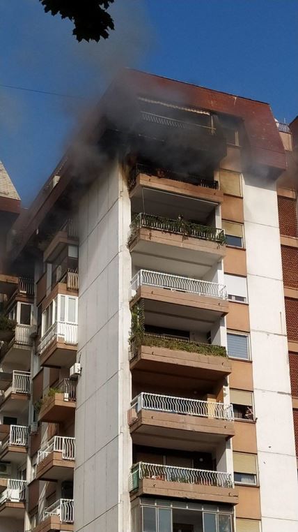 pozar na dorcolu povredjena devojka zena zarobljena u kuci