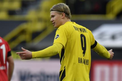 Erling Braut Holand širi ruke na utakmici u dresu Borusije Dortmund