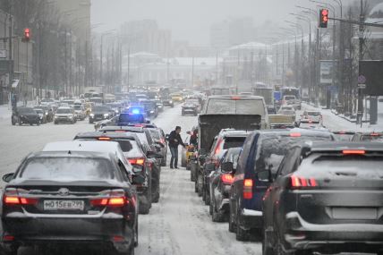 rusija moskva zima vreme ciscenje kolaps sneg