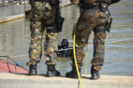 splav freestyler, pretres, policija 052.jpeg