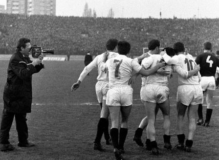 Mustafa Hasanagić proslavlja gol 1966. godine, Partizan pobeđuje Spartu iz Praga 5:0.