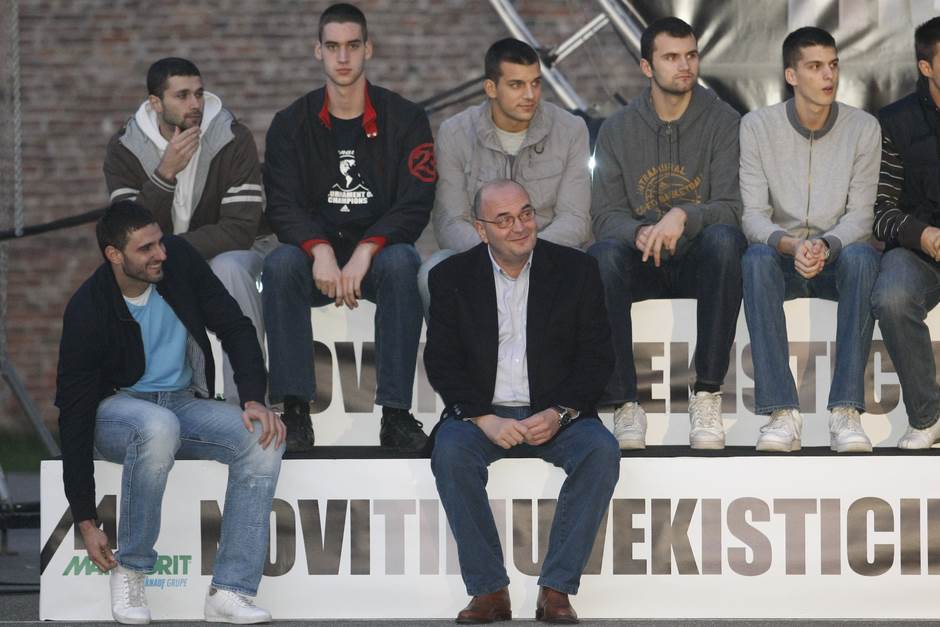 Ko je žena Duška Vujoševića?