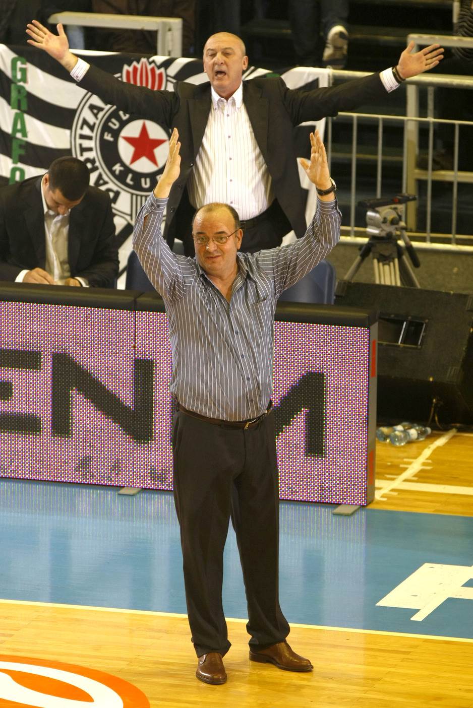 Ko je žena Duška Vujoševića?