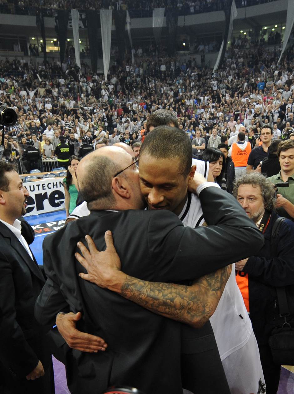 Ko je žena Duška Vujoševića?