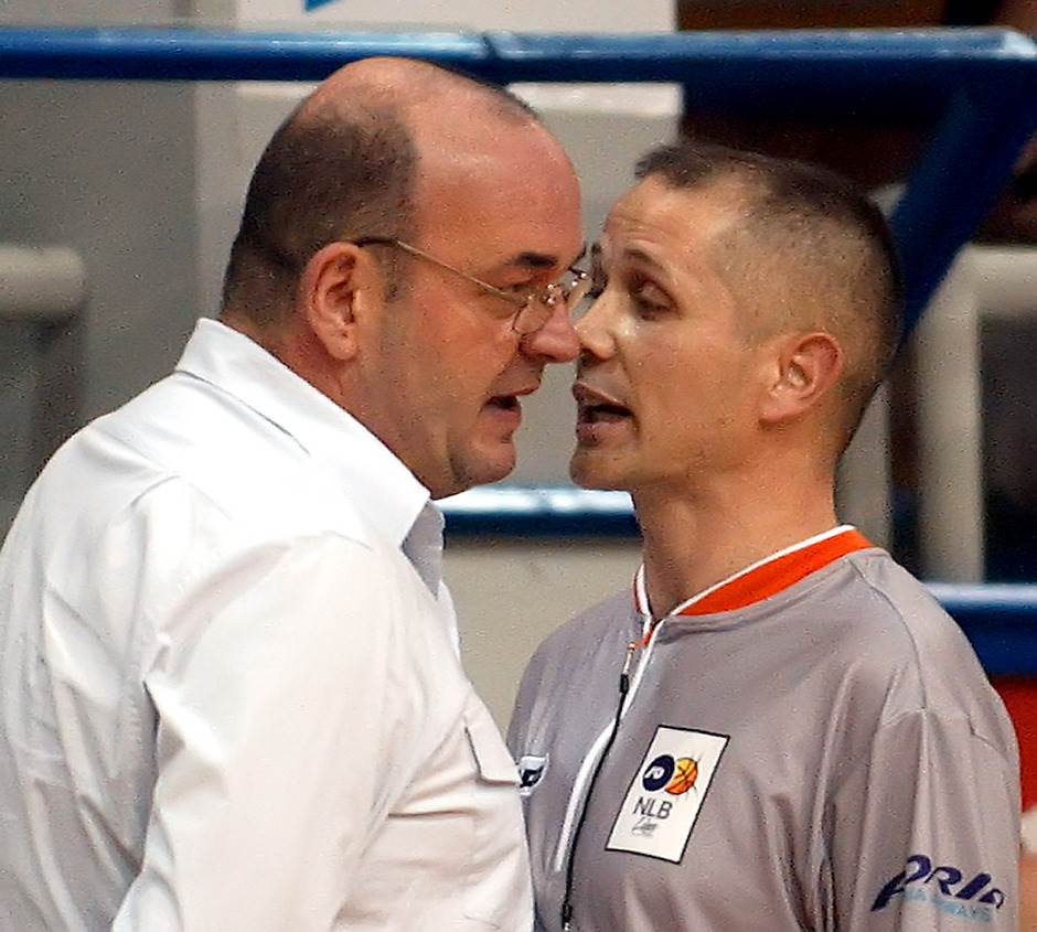 Ko je žena Duška Vujoševića?