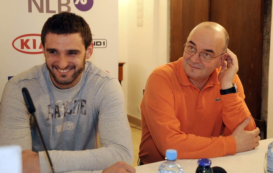 Ko je žena Duška Vujoševića?