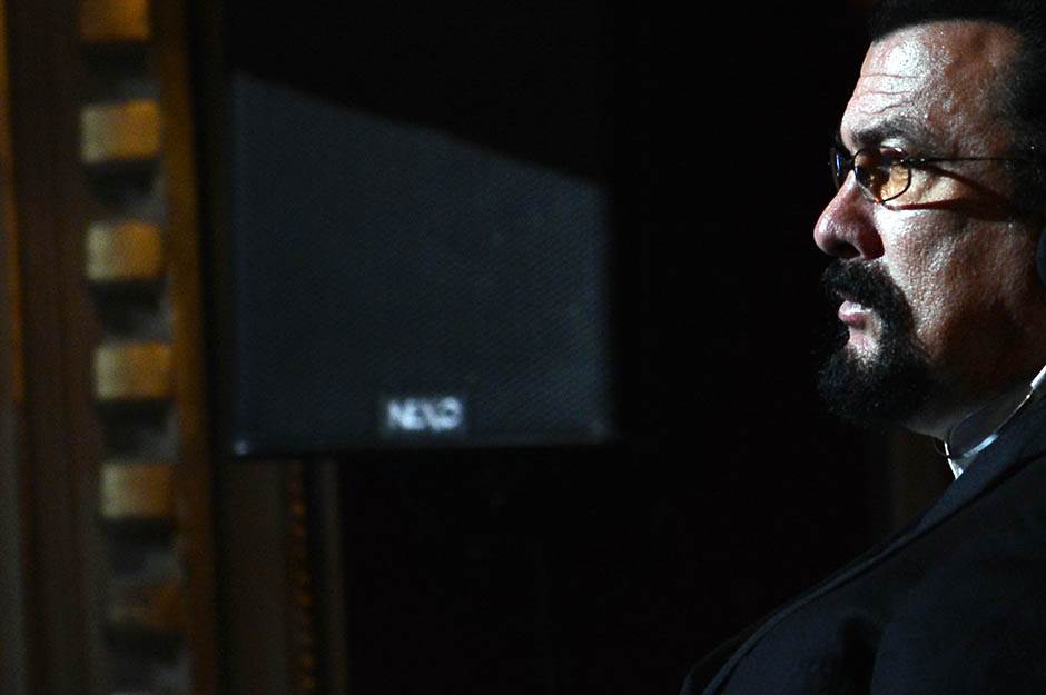 Stiven Sigal stigao u Beograd društvo mu pravi Danijela Karić