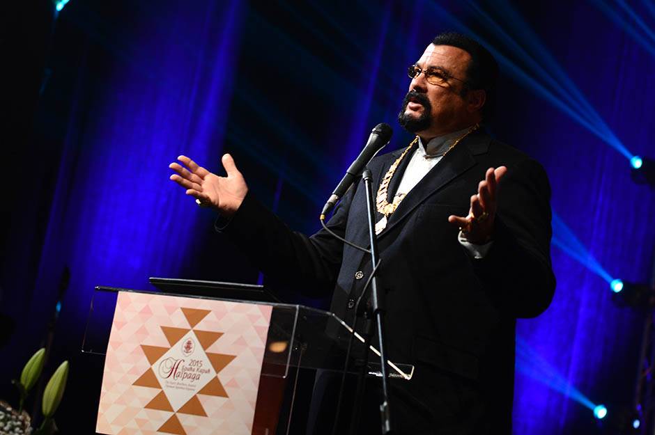 Stiven Sigal stigao u Beograd društvo mu pravi Danijela Karić