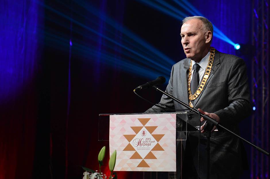 Stiven Sigal stigao u Beograd društvo mu pravi Danijela Karić