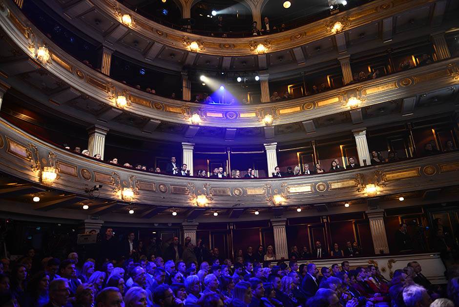 Stiven Sigal stigao u Beograd društvo mu pravi Danijela Karić