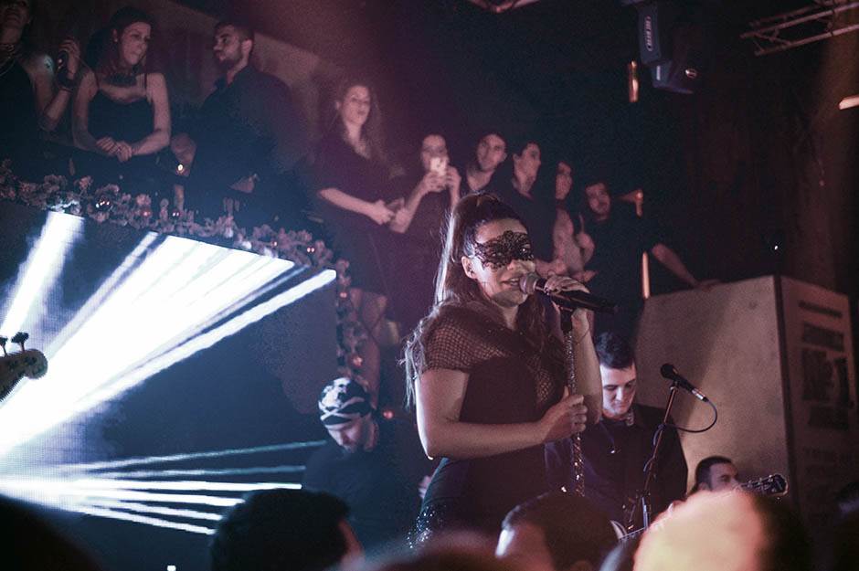 Ana Nikolić Rasta automobil