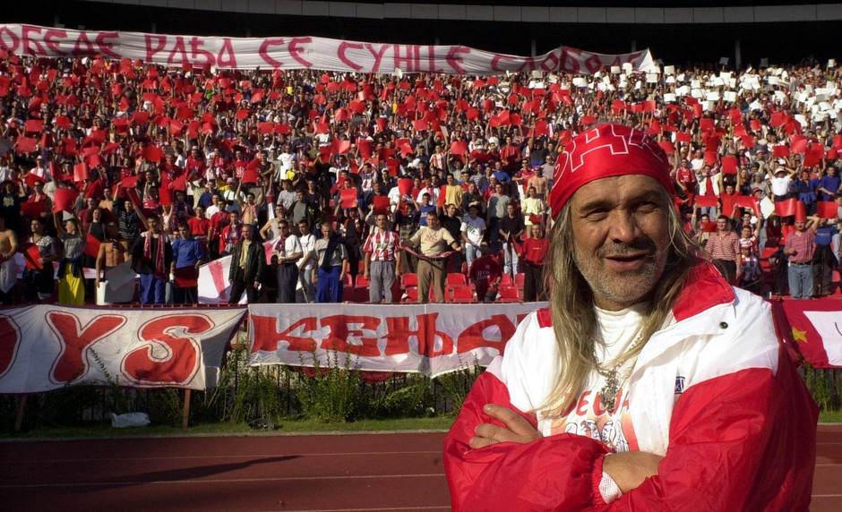 Bori Čorbi cepali majicu na koncertu, obezbeđenje ga ubolo u rame