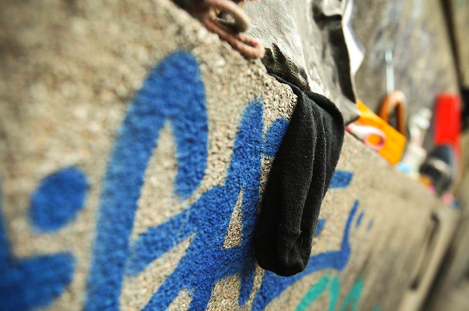 Zid u Hilandarskoj ulici gde Beograđani ostavljaju stvari bivših ljubavi