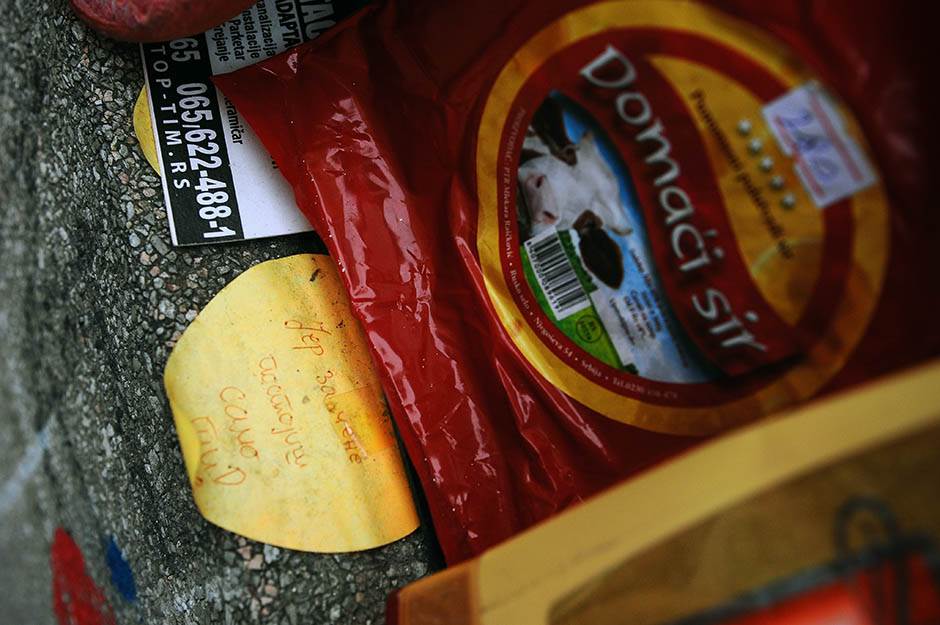 Zid u Hilandarskoj ulici gde Beograđani ostavljaju stvari bivših ljubavi