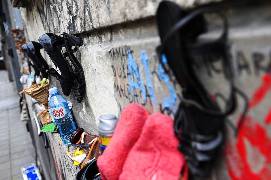 Zid u Hilandarskoj ulici gde Beograđani ostavljaju stvari bivših ljubavi