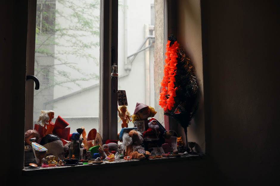 Zid u Hilandarskoj ulici gde Beograđani ostavljaju stvari bivših ljubavi