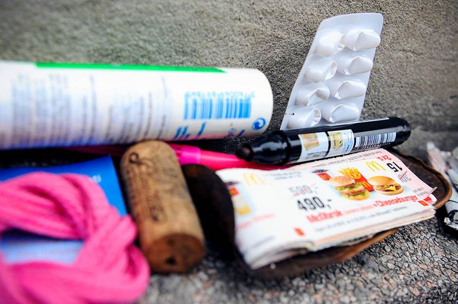 Zid u Hilandarskoj ulici gde Beograđani ostavljaju stvari bivših ljubavi