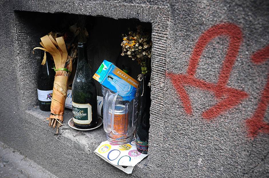 Zid u Hilandarskoj ulici gde Beograđani ostavljaju stvari bivših ljubavi