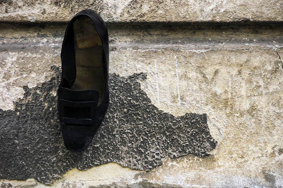 Zid u Hilandarskoj ulici gde Beograđani ostavljaju stvari bivših ljubavi