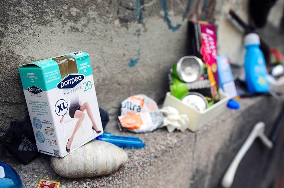 Zid u Hilandarskoj ulici gde Beograđani ostavljaju stvari bivših ljubavi