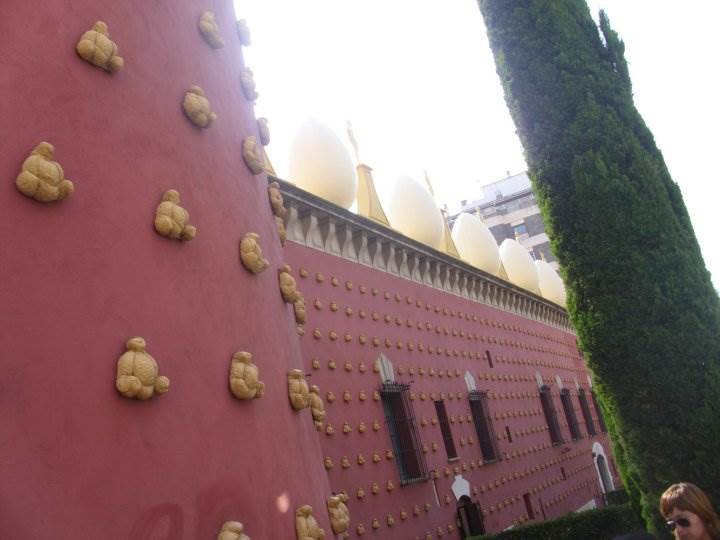 Joko Ono platila 10000 dolara za dlaku iz brkova Salvadora Dalija?