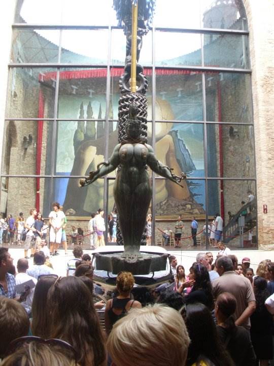 Joko Ono platila 10000 dolara za dlaku iz brkova Salvadora Dalija?