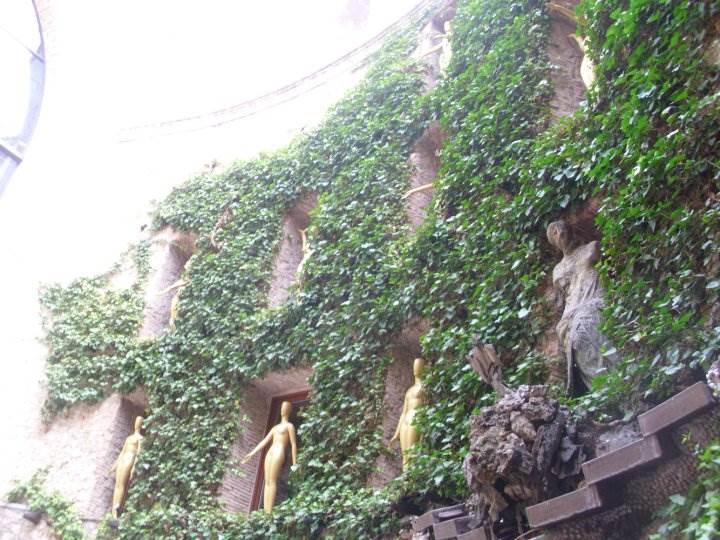 Joko Ono platila 10000 dolara za dlaku iz brkova Salvadora Dalija?