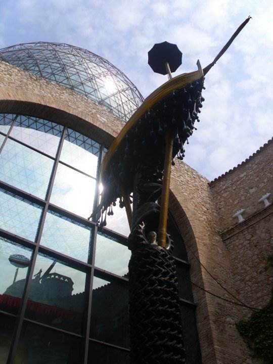 Joko Ono platila 10000 dolara za dlaku iz brkova Salvadora Dalija?